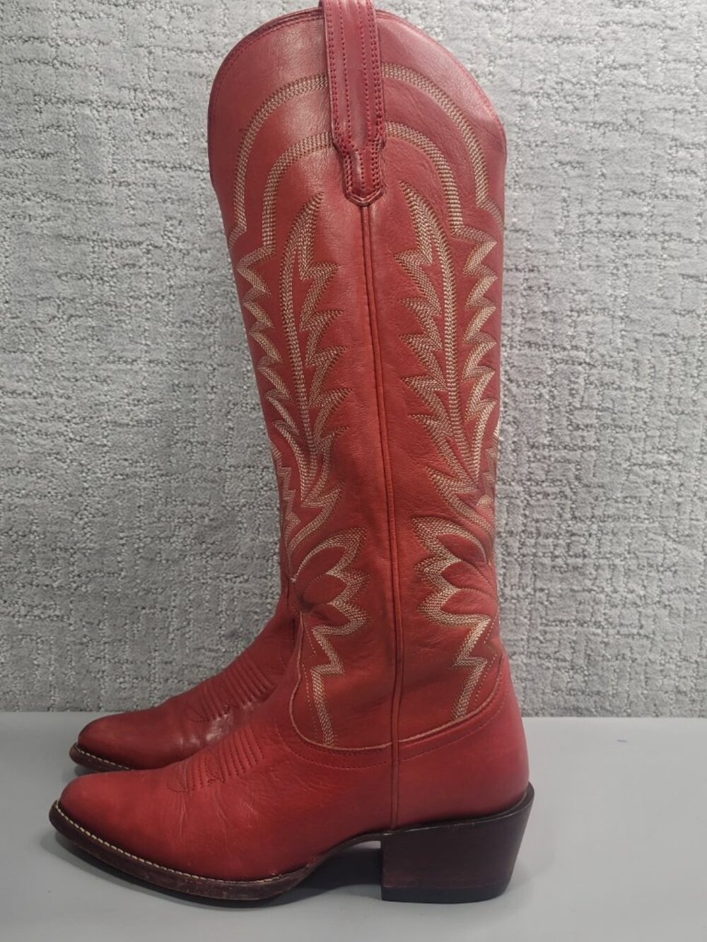 Tecovas The Abby Women's Size US 7.5B Crimson Cowhide Cowgirl Boots. - Picture 5 of 12